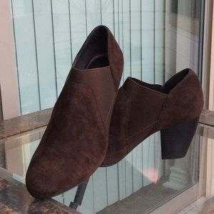 Brown suede VANELi Jenetta Chocolate Brown  .